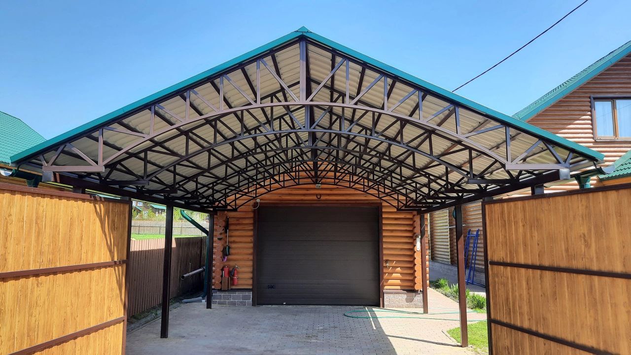 Навес для автомобиля двускатный перед гаражом Навес-пристрой к дому из монолитного поликарбоната